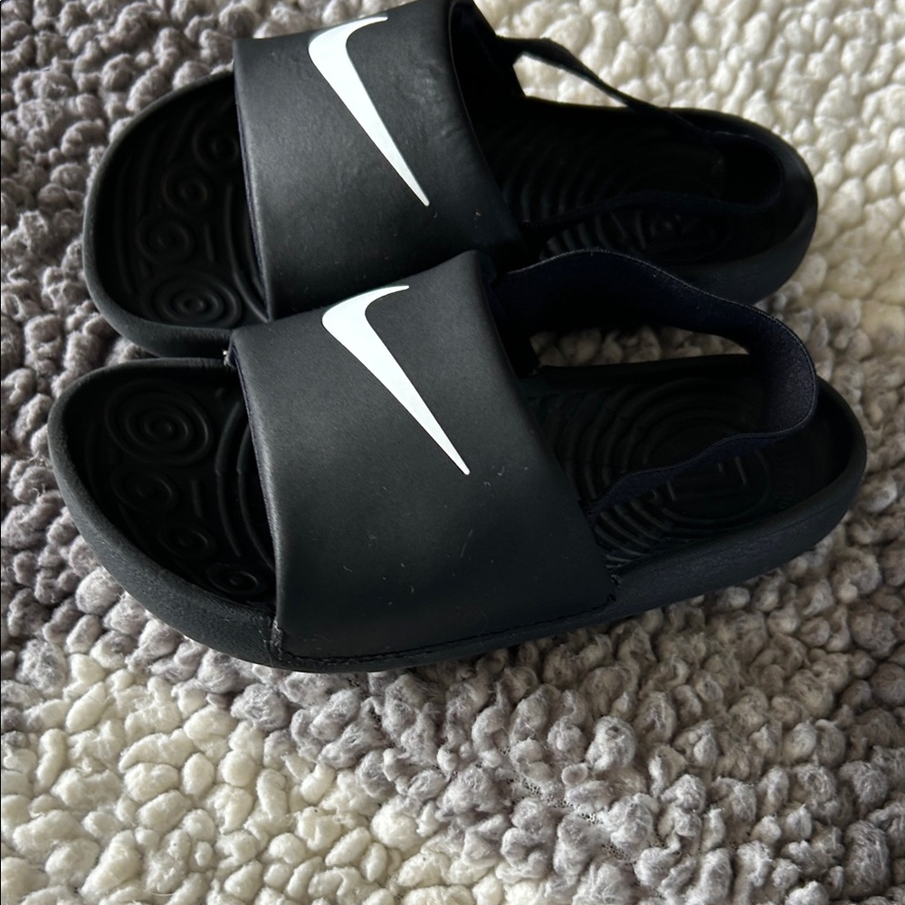 Nike Black Kids Slide Sandals with White Swoosh - Picture 6 of 7